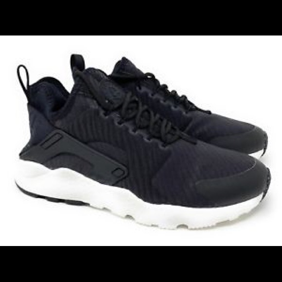 Nike Air Huaraches - Picture 2 of 4